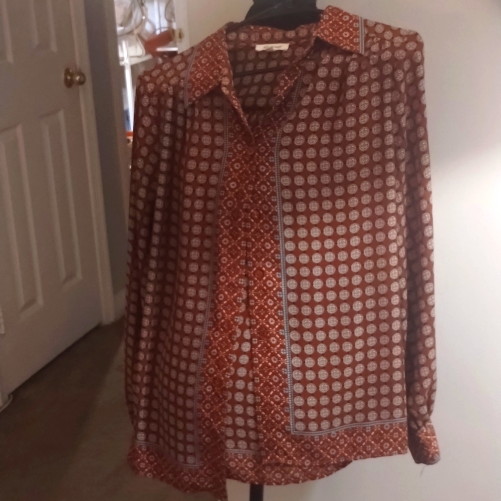 Max Studio Rust Brick Red top. Buttoned front with cuffed sleeves.